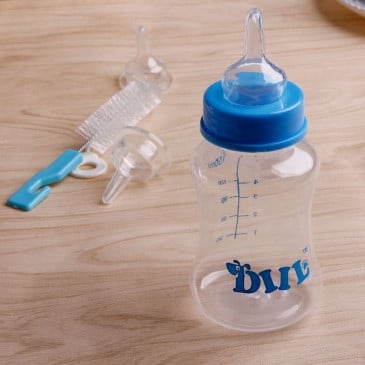 Mamadera Para Cachorros 150 Ml Con Limpiador  FYN - Imagen 2